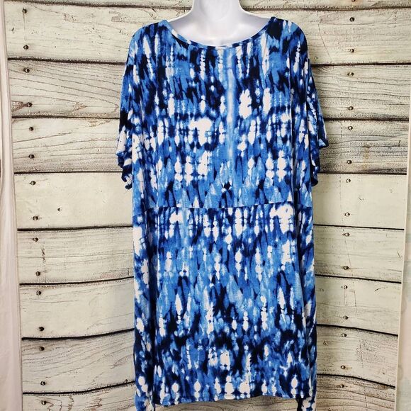 Cato Woman Plus 26/28W Blue Tie Dye Sharkbite Hem Top Beaded Neckline - Picture 7 of 8